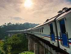 Kereta Api Yang Panjang Sekali